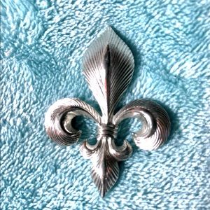 Vintage fleur-de-lis brooch